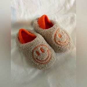 Boutique children’s slippers (4)